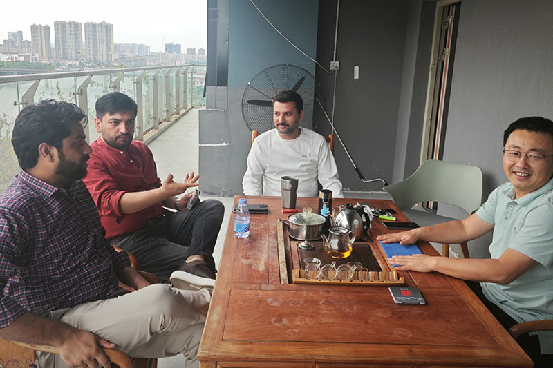 Pakistani-WAH-customers-visited-the-factory-9