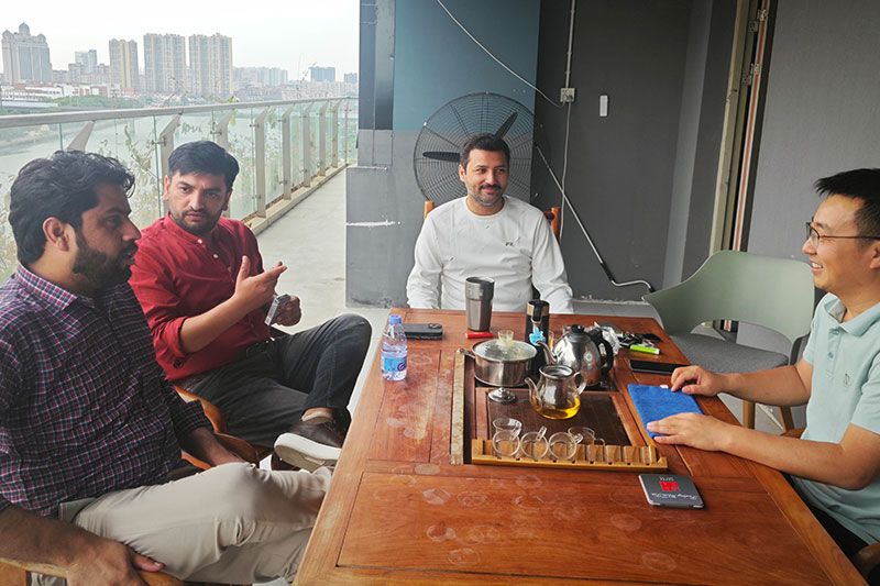 Pakistani-WAH-customers-visited-the-factory-8